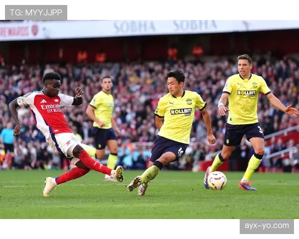 萨卡赛场心态稳健，树立青年球员榜样