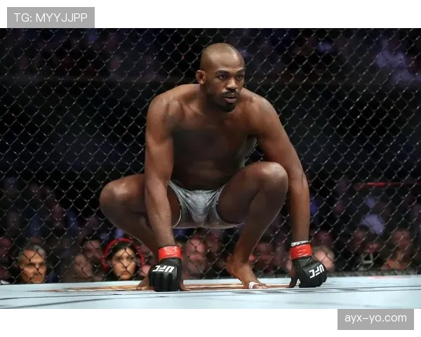 看到乔恩·琼斯拎着塑料袋出门那一刻笑喷，进八角笼又像外星人