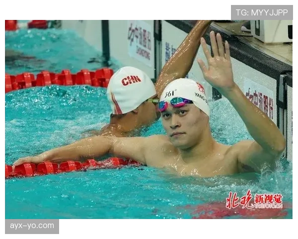 徐嘉余训练完直接啃鸡腿？这自律和放纵切换也太丝滑了